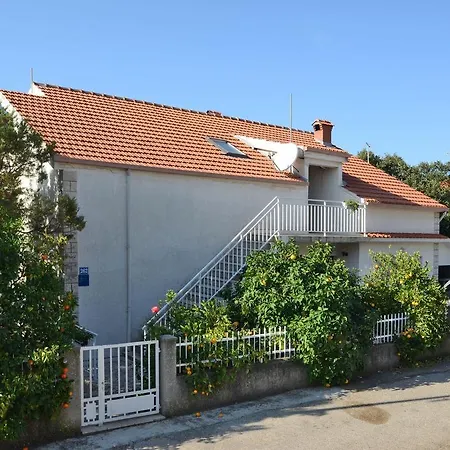 Apartament Zavalatica 14204b Čara